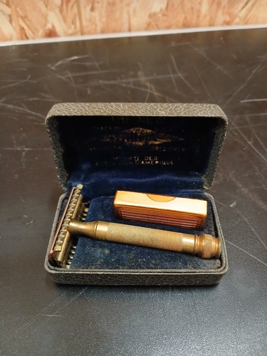 Rasoir gillette dans son - rasoir,