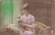 WOMEN'S LIP RED CP WITH ROSES ON COUCH - 53976