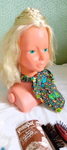 Poupée tête à - poupée,