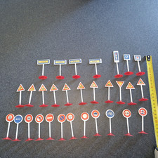 30 Panneaux de signalisation