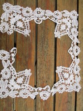 Tour de mouchoir dentelle