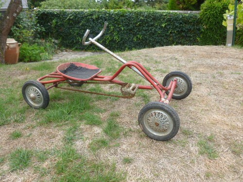 Voiture pédales ancienne - a,