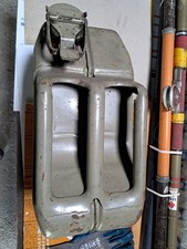 Jerrican essence armée