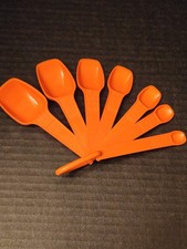 Vintage Tupperware Measuring Spoons Harvest Orange Set of 7  D-Ring