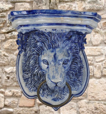 Lion Head - ANTIQUE WESTERWALD WALL CONSOLE - 1900 - (28 x 25 x 22 cm)