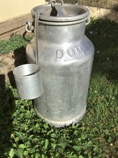 Ensemble Bidon à lait 20L alu estampillé DOM année 1969 avec sa mesure alu 1/2 L