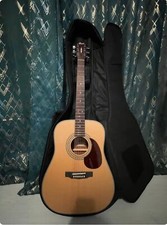 Guitare Cort Eart qui n’a était quasiment jamais utilisée.