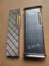 Lot de 2 briquets à gaz dont