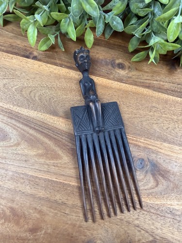 Peigne africain sculpté - , en