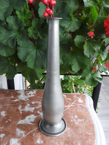 Old soliflora vase art - soliflora, tin