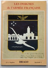 LIVRE INSIGNES MILITAIRES -