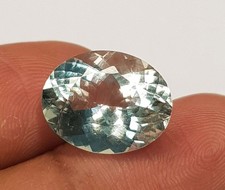 Pierre précieuse ovale à