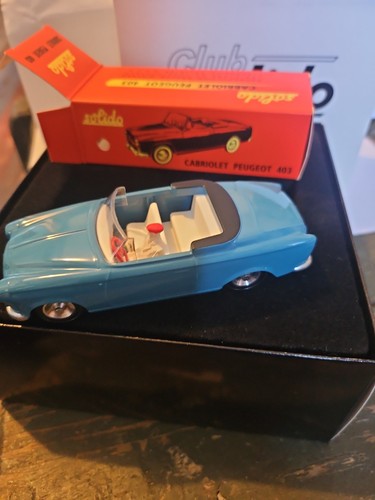 Peugeot 403 cabriolet bleu - bleu,