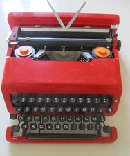 MACHINE A ECRIRE   OLIVETTI  "VALENTINE "  DESIGN ETTORE SOTTSASS  1970