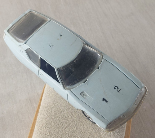 Ancienne petite voiture - , en