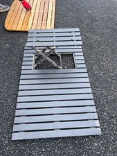 Caillebotis avec siège