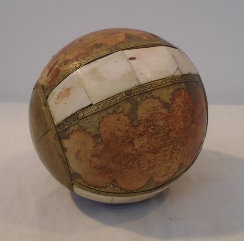 Ancienne boule bois - bois, incrustee