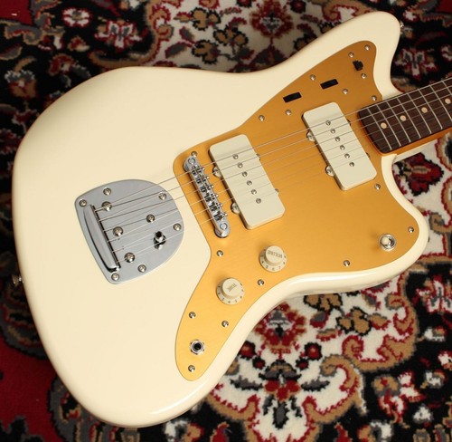 Pickguard anodisé squier - pickguard, by