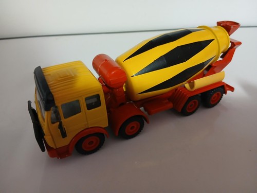 Camion toupie beton mercedes - camion,