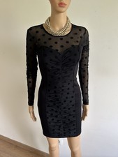 Robe noire à manches longues