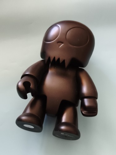 Figurine toy2r qee noire mate - figurine,