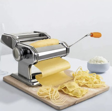 Machine à pâtes manuelle et
