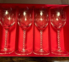 4 verres à  vin cristal
