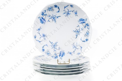 Six assiettes plates - , aux