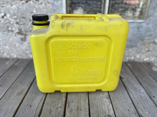 Ancien bidon plastique jaune - bidon,