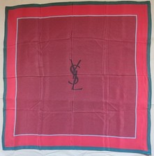 Foulard en soie Yves Saint