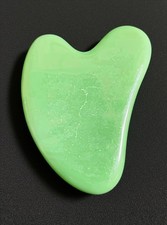 Outil Gua Sha en jade vert