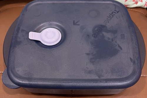 Tupperware vent serve medium - n,