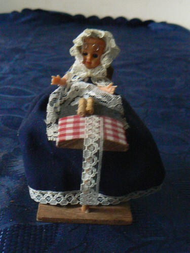 Old celluloid doll lace - old,