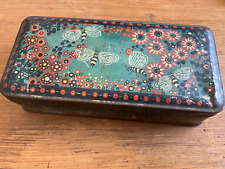 Boite en métal ancienne avec