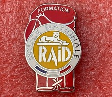 T34 Pins NATIONAL POLICE Formation RAID BOXING GLOVE Boxing Vintage Lapel Pin