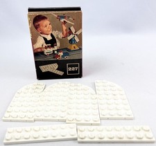 LEGO Ref.227 - 4 Curved Bricks & 1 Flat Rectangular
