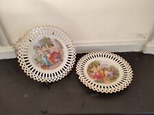 DEUX ASSIETTES DECORATIVES