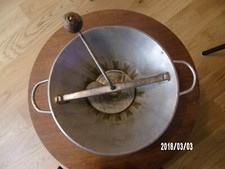 Ancien moulin à légumes