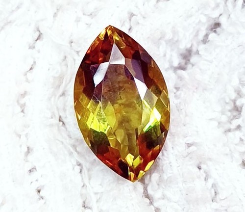 Alexandrite couleur change - couleur,