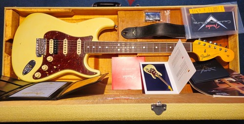 Fender custom shop strat - fender,