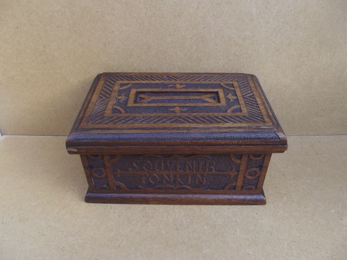 Coffre bois sculpté souvenirs - coffre,