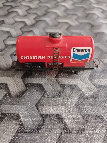 Chevron wagon citerne - wagon-citerne, «