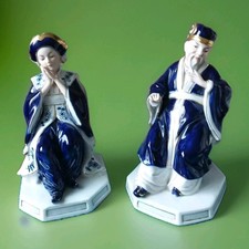 2 grandes figurines en fine