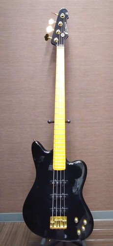 Guitare basse électrique
