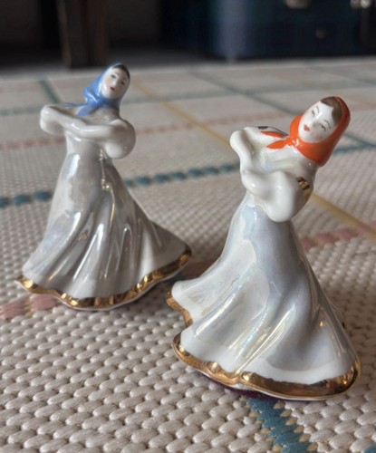 Figurines - 2,