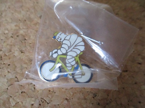 Pin bibendum michelin sur - s,
