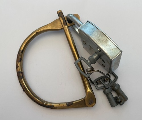 Poignée fermeture cadenas - +,