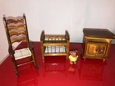 Lit De Bebe Avec Meuble Pour Maison De Poupées