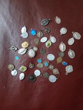 lot de médailles religieuses