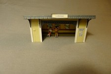 Jouef HO, Ref 1038, Abri de quai monté avec personnages !!